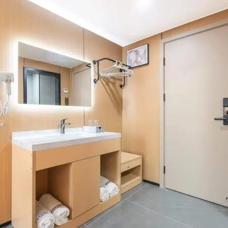 Jinjiang Jinyue Licheng Hotel (Wudianshi Traditional Blocks Wanda Plaza)