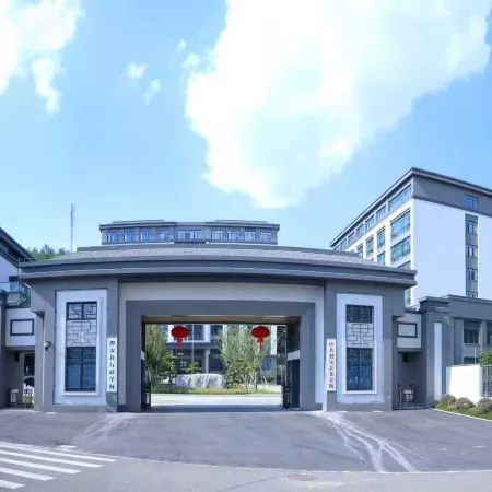 Pan'an Hongting University Hotel