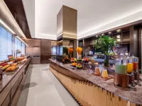 Crystal Hotel Qingdao HK Middle Road