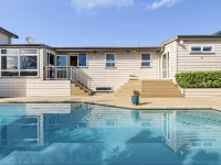 Large 1Br Suite and Private Lounge Hotels in Tauranga
