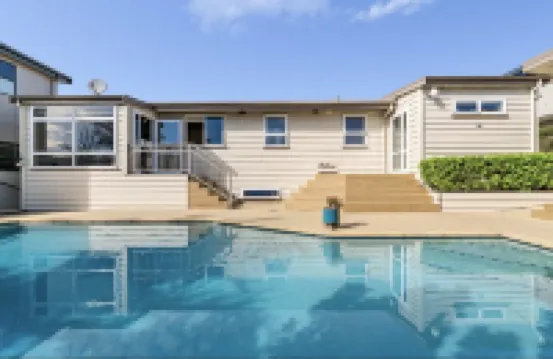 Large 1Br Suite and Private Lounge Hotels in 