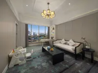 Rebecca Hotel (Xuchang Caowei Ancient Town Pangdonglai Times Square) - Familien