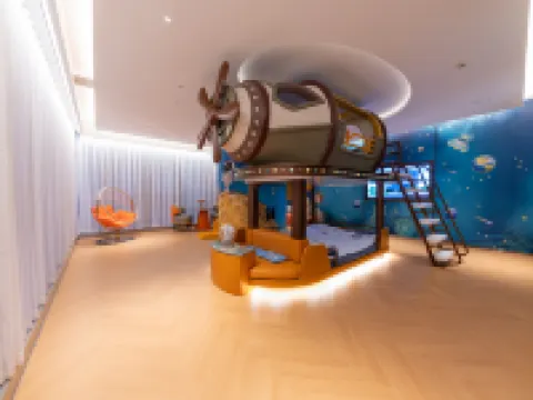 Howard Johnson Hotel (Maritime Silk Road Art Park) Hotels near All Love Park Ocean Kingdom