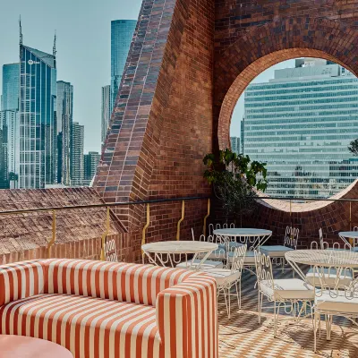 HYDE MELBOURNE PLACE Отели рядом с достопримечательностью «Кинотеатр Capitol»