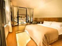 Weixi · Silent Mountain Stream Serenity Courtyard | Scenic View Vacation Villa Hotels in Weixi Lisu Autonomous County