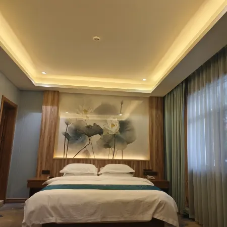Home Inn · Yunshang Siji Premium Hotel (Ruili Fortune Plaza Tourist Pedestrian Street)