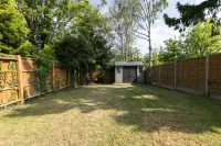 Stunning London 5 Bedroom 3 Bath House with Garden Near Hampstead Sleeps 10 - Виллы