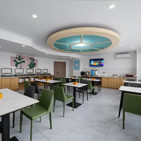 Yilong Haiya Hotel (Xu Changpang Donglai Times Square Caowei Ancient City Branch）