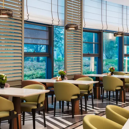 Xinzheng Meilun Hotel Отели рядом с достопримечательностью «Народная больница Синьцзяна»