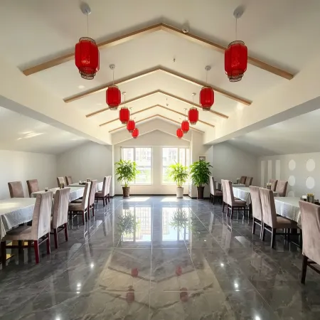 Shengyi Light Luxury Hotel (Chengde South Station Store)