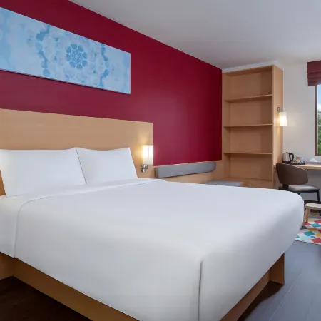 Ibis Bangkok Riverside Отели рядом с достопримечательностью «Христианская школа Эссампшн»