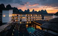 Lijing Resort Hotel (Yangshuo Lijiang Scenic Area West Street Branch) - Luksus