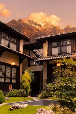 360°Sunlit Golden Mountains Wabi-Sabi Aesthetic Mountain Hot Spring Inn(Baisha Ancient Town Branch)
