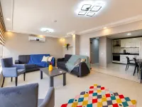 Maxi Homes Hadrian Olive Apartment with View of Hadrian’s Gate