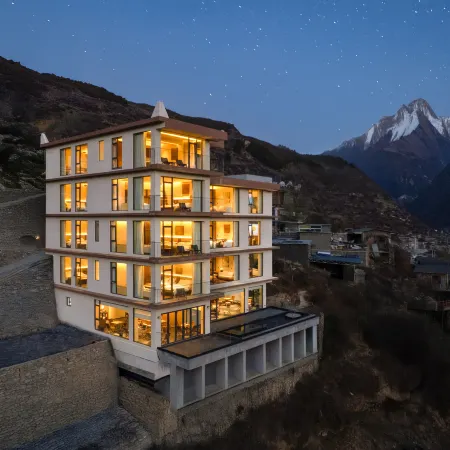 Cloudrest Moon Cliff Lodge