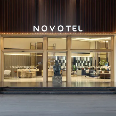 Novotel Pontianak Convention Centre Отели рядом с достопримечательностью «Памятник Digulis»