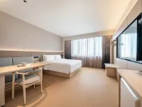 JI Hotel Qingdao North Station Central Hospital Metro - parking