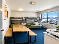 Hotham Central Ski Out Studio w/ pool, spa & sauna - ที่มีสระว่ายน้ำ