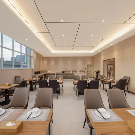 Jiayi International Hotel (Xingfu Road Xiangyang Railway Station)