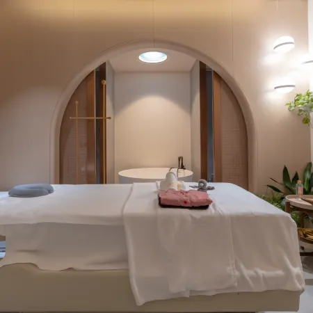 Tianjin GAEA Diamond Bay Wellness Hotel (Xiao Bai Lou Five Avenue Scenic Area)