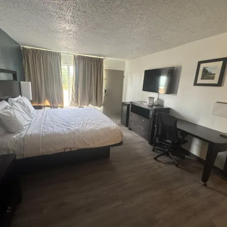 Express Inn & Suites