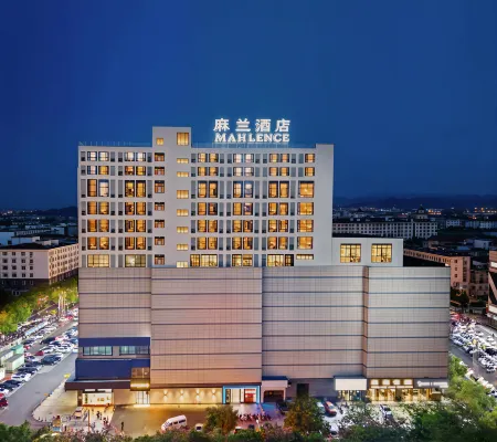 Mahlence Hotel - موقف سيارات