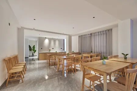 Shanxun Lunchi Jinyuan Hotel (Xiamen North Railway Station) Отели рядом с достопримечательностью «Huaqiao University»