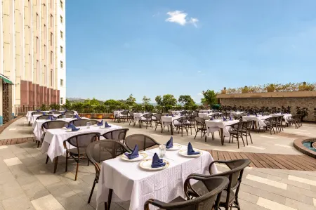 Yijingwan Hotel (Zhuhai Qinglv Road, Seashore Swimming Pool) Отели рядом с достопримечательностью «Gong Amusement Park»