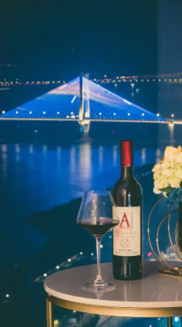 June Scenic Hotel (Wuhan Greenland International Financial City Wuchang Riverside Park) Hotels in 