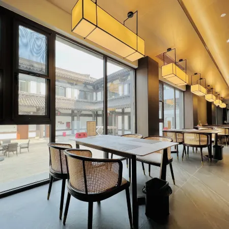 Octagon Featured High-end Hotel