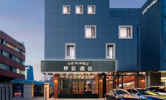 3. THE HUMB..