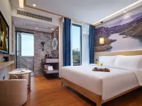 Lijing Lakeside Hotel (Zhangjiajie National Forest Park) Hotels near Baofeng Lake