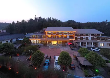 Southern Sichuan Bamboo Sea Colorfulsunshin · Wanshunhao Hotel Отели рядом с достопримечательностью «Emerald Gallery»