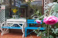 Aiqing Coast Hotel (Emeishan Baoguo Temple Tourist Center)