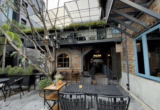 2. 북 디자인 호텔..