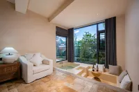 Shanheshi 360° Panoramic Skyview Guesthouse (Zhenyuan Ancient Town)