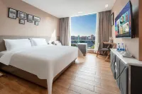 Qicheng Hotel (Shenzhen Gongming Heshuikou Metro Station Branch)