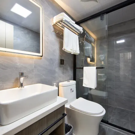 Huaju Hotel (Haining Haichang Road subway station store)