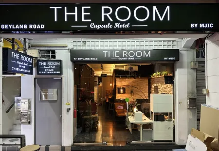 The Room Capsule Hotel Отели рядом с достопримечательностью «Euhabitat»