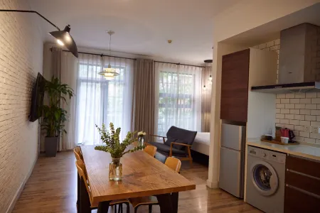 Yi Stack Suisse Placel (Beijing Sanyuanqiao Yansha Embassy District)