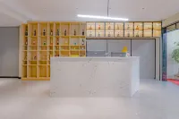 โรงแรมชูเยว่แพลทินัม เฟิ่งหยาง - ที่มีที่จอดรถ