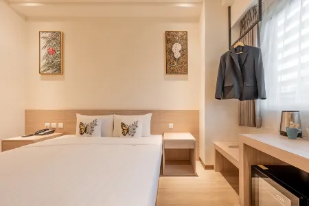 TH HOTEL