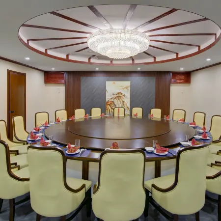 Hengsheng Zhonghui Hotel (Fugou Yifeng City Plaza)