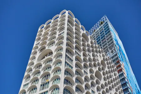 Appart'hôtel Odalys City Centre Euromed Отели рядом с достопримечательностью «Randonnées théâtrales Marcel Pagnol Cie Dans la cour des Grands»