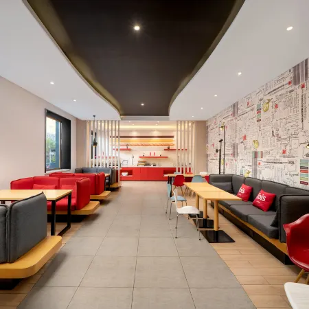 Ibis Hotel (Harbin Convention and Exhibition Center Hongqi Street) Отели рядом с достопримечательностью «Gymnasium of Northeast Agricultural University»