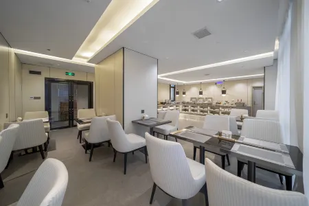 Yeste Hotel (Fenggangxian Government) Отели рядом с достопримечательностью «JinGangCheng ShangYe BuXingJie»