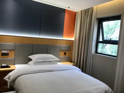 Home Inn Pebble Hotel (Shanghai Luoxiu Road Lianhua Road Subway Station) Отели рядом с достопримечательностью «Майчэн Сити Площадь»