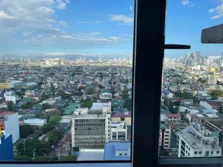 Green Residences Stays by PBYY Отели рядом с достопримечательностью «Падре Бланко Гарденс»