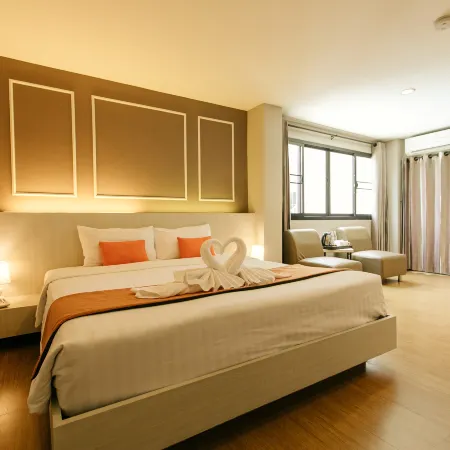 De Hug Hotel & Residence Отели рядом с достопримечательностью «Музей Уб Кхам»