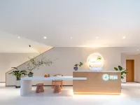 Floral Hotel·Luanchuan Jingruo Prosperous Hotel(Fenghuang Tianjie Store)